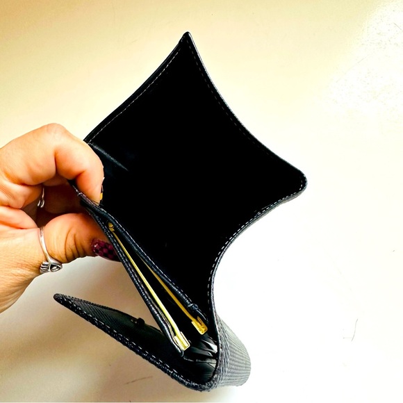 Made in Italy Black Leather Textured Wallet - Picture 7 of 9